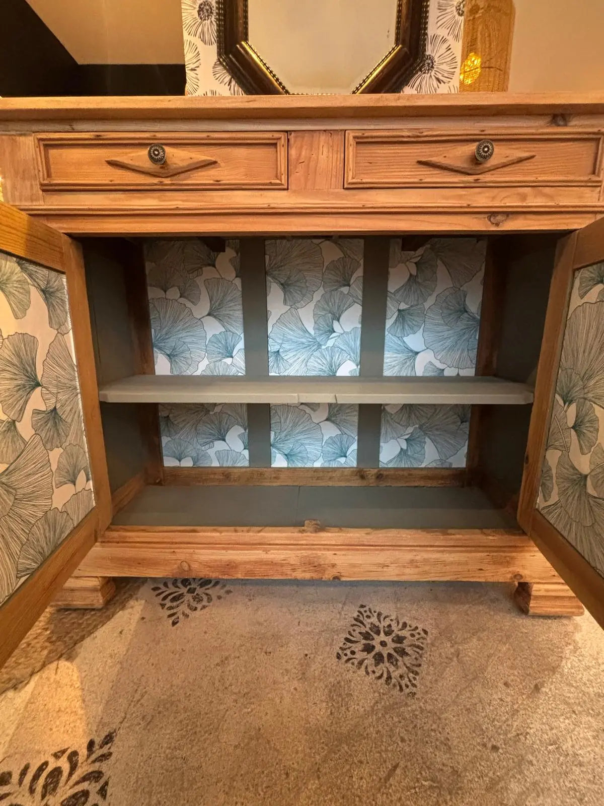 buffet bois pin et bleu tiroirs et portes