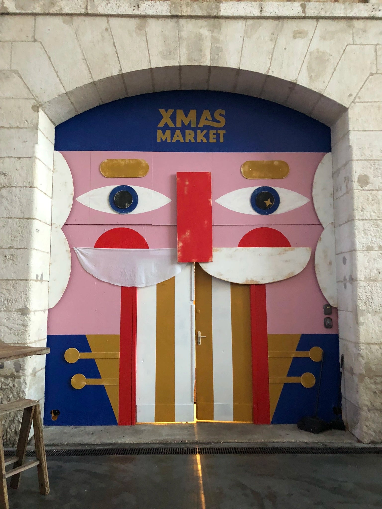 Xmas market Darwin 24 Le Phoenix des hauts bois meubles bois vintage