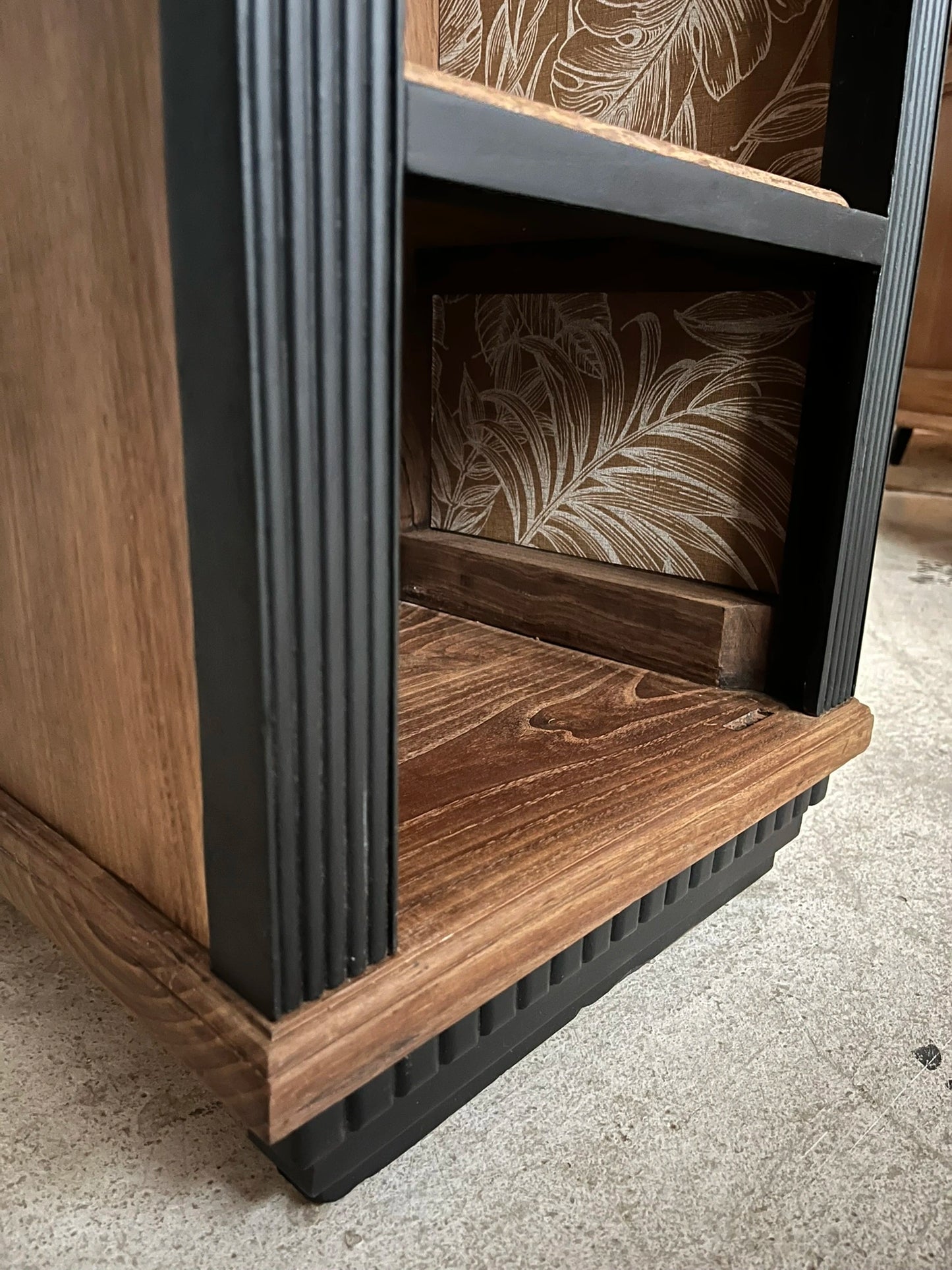 Table de chevet meuble d'appoint vintage Aëla Art Déco bois massif