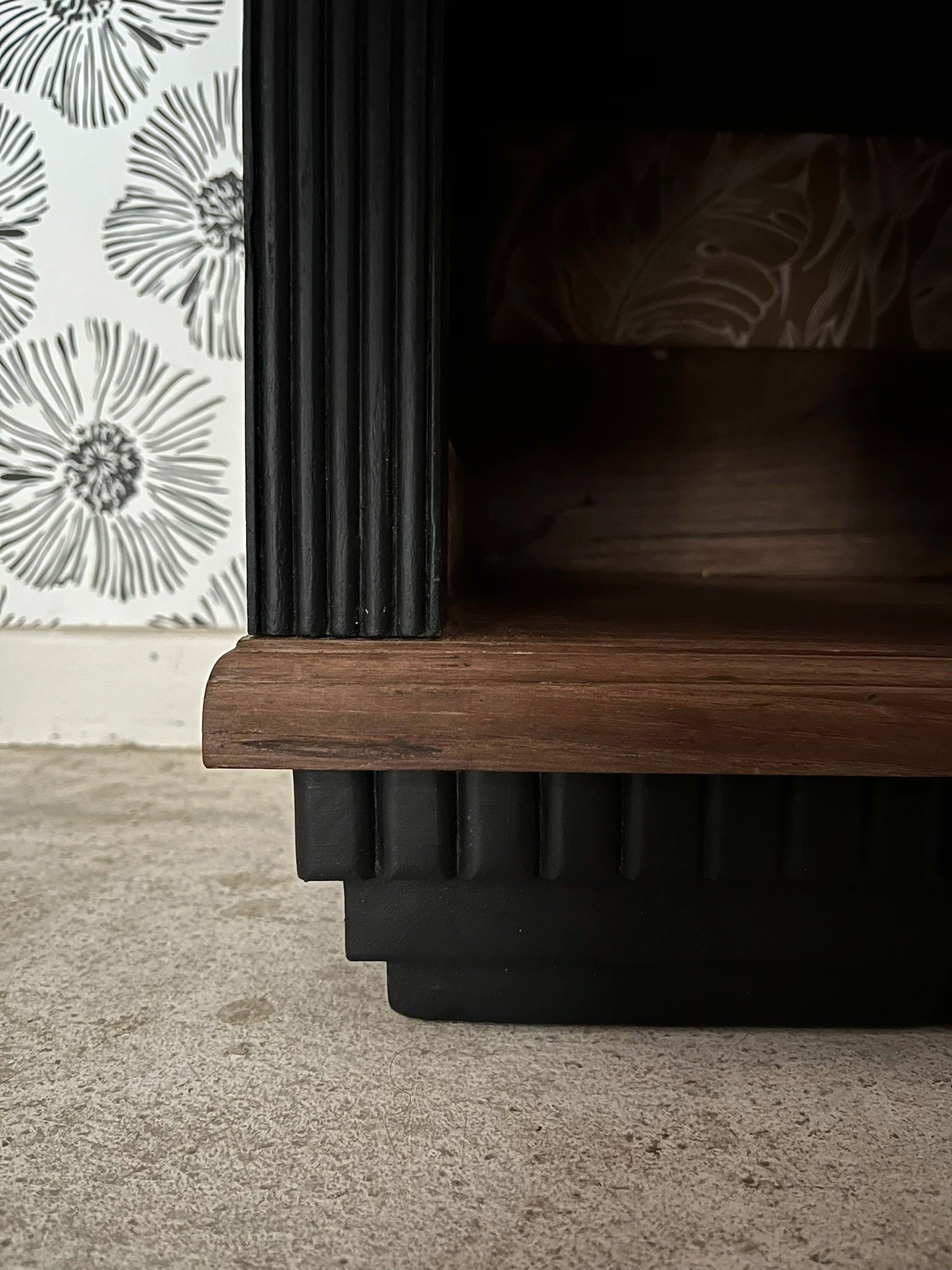 Table de chevet meuble d'appoint vintage Aëla Art Déco bois massif