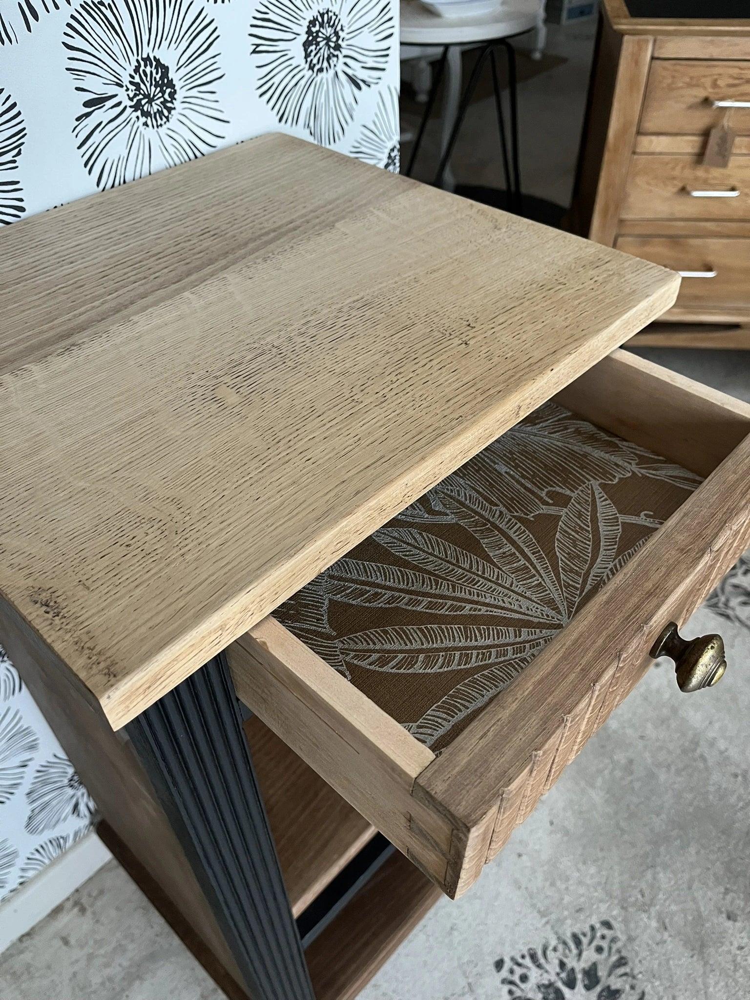 Table de chevet meuble d'appoint vintage Aëla Art Déco bois massif